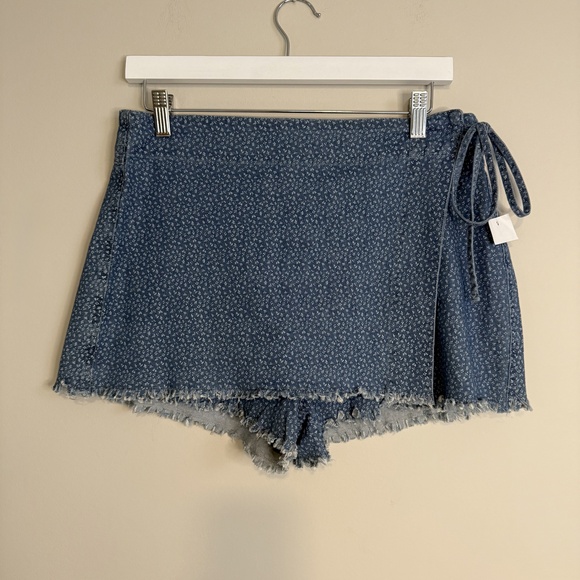 NWT Thread & Supply Blue & Whtie Floral Print Lightweight Denim Skort/Skirt - Picture 1 of 6